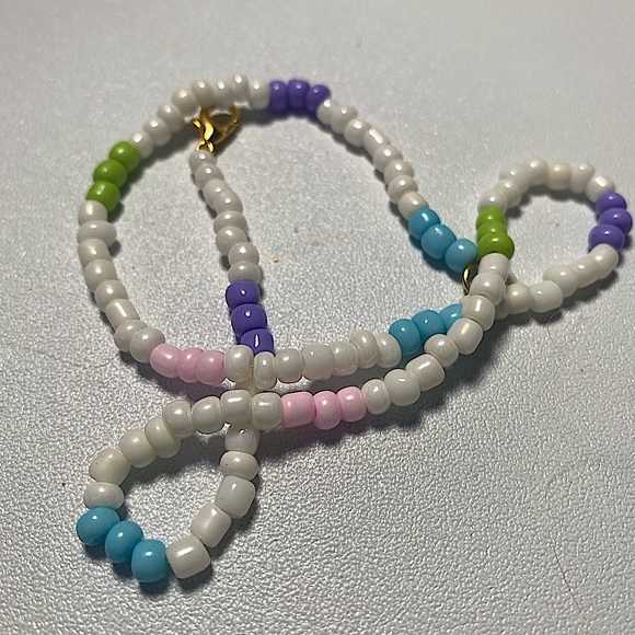 Beaded necklace - Picture 5 of 9